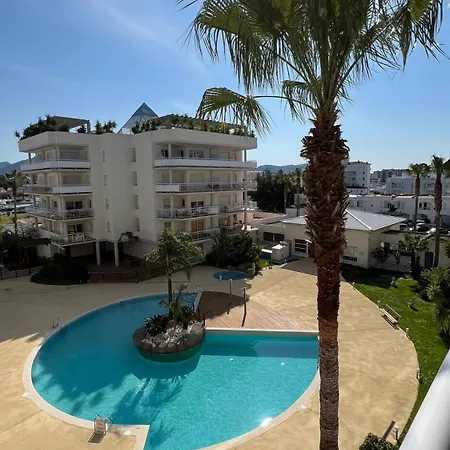 Bonito Piso En Con Piscina Y Parking Roses